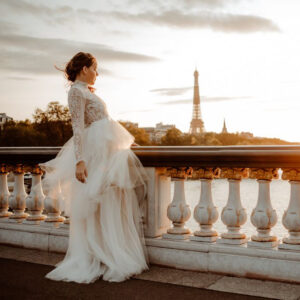 Mariage moderne à Paris (Acte II) – Éditorial au Pont Alexandre III