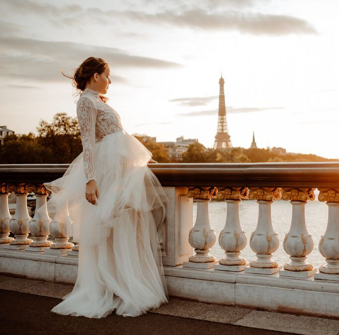 Mariage moderne à Paris (Acte II) – Éditorial au Pont Alexandre III